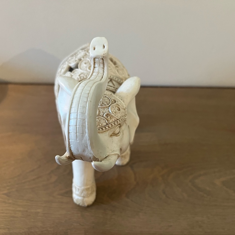 Lucky Elephant statue by Three Hands Corporation - Picture 2 of 9